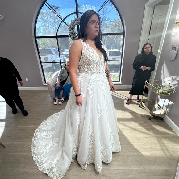 Maggie Sottero Rory Wedding Dress NWOT - Picture 2 of 5